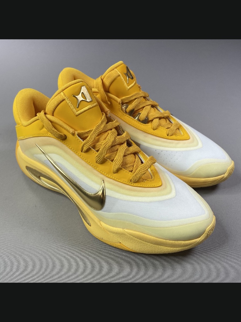 NEW Nike Shoes Womens 9 yellow gold A One Aja basketball athletic gym sport